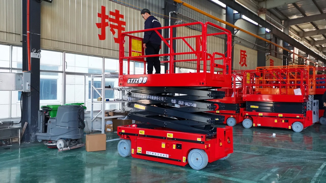 济南银泰剪刀式高空作业平台车应用场景图
